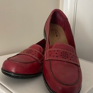 Dark Red Clark’s bendables penny loafer casual comfortable size 7.5